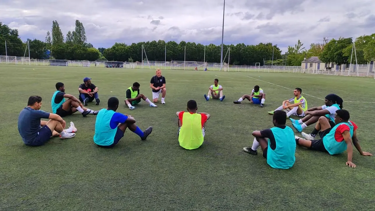 Les joueurs de l’USCA réunis en cercle